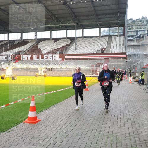 07.12.2025 - St. Pauli X-Mass-Run No. 15 Fabian Wolf http://msf.ph/oto/9398599 07.12.2025 10:52:10 Ziel 27, 499, 506, 2287, 2289, 2592, 2661, 4550, 4864, 4865, 4866, 4879, 4880 meine-sportfotos.de