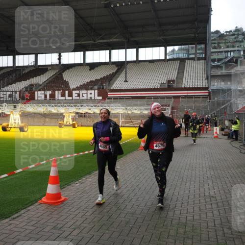 07.12.2025 - St. Pauli X-Mass-Run No. 15 Fabian Wolf http://msf.ph/oto/9398602 07.12.2025 10:52:10 Ziel 27, 499, 506, 2287, 2289, 2592, 2661, 4550, 4864, 4865, 4866, 4879, 4880 meine-sportfotos.de