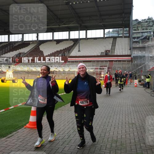 07.12.2025 - St. Pauli X-Mass-Run No. 15 Fabian Wolf http://msf.ph/oto/9398605 07.12.2025 10:52:11 Ziel 27, 499, 506, 654, 931, 2287, 2289, 2592, 2661, 4550, 4864, 4865, 4866, 4879, 4880 meine-sportfotos.de