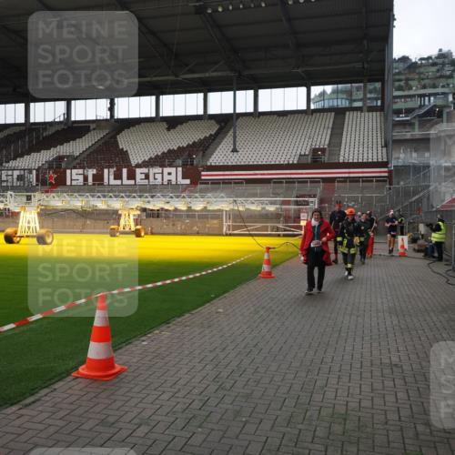 07.12.2025 - St. Pauli X-Mass-Run No. 15 Fabian Wolf http://msf.ph/oto/9398612 07.12.2025 10:52:12 Ziel 27, 499, 506, 654, 931, 1098, 2287, 2289, 2592, 2661, 4550, 4864, 4865, 4866, 4879, 4880 meine-sportfotos.de
