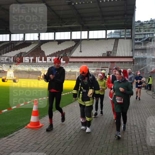 07.12.2025 - St. Pauli X-Mass-Run No. 15 Fabian Wolf http://msf.ph/oto/9398623 07.12.2025 10:52:18 Ziel 27, 499, 506, 654, 931, 1098, 2661, 4797, 4864, 4865, 4866, 4879, 4880, 4882 meine-sportfotos.de