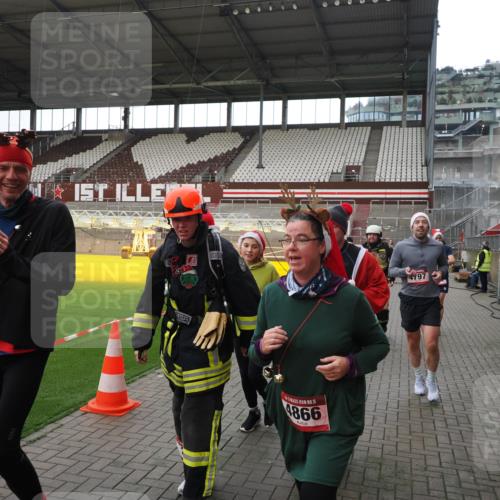 07.12.2025 - St. Pauli X-Mass-Run No. 15 Fabian Wolf http://msf.ph/oto/9398628 07.12.2025 10:52:19 Ziel 27, 499, 506, 654, 931, 1098, 4797, 4864, 4865, 4866, 4879, 4880, 4882 meine-sportfotos.de