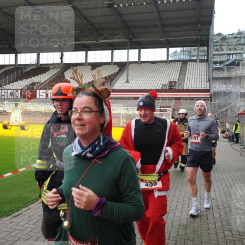 07.12.2025 - St. Pauli X-Mass-Run No. 15 Fabian Wolf http://msf.ph/oto/9398630 07.12.2025 10:52:19 Ziel 27, 499, 506, 654, 931, 1098, 4797, 4864, 4865, 4866, 4879, 4880, 4882 meine-sportfotos.de