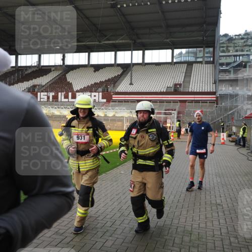 07.12.2025 - St. Pauli X-Mass-Run No. 15 Fabian Wolf http://msf.ph/oto/9398639 07.12.2025 10:52:21 Ziel 27, 499, 506, 654, 931, 1098, 4797, 4864, 4865, 4866, 4880, 4882 meine-sportfotos.de