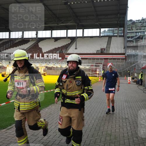07.12.2025 - St. Pauli X-Mass-Run No. 15 Fabian Wolf http://msf.ph/oto/9398641 07.12.2025 10:52:22 Ziel 27, 499, 506, 654, 931, 1098, 4797, 4864, 4866, 4882 meine-sportfotos.de