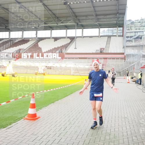 07.12.2025 - St. Pauli X-Mass-Run No. 15 Fabian Wolf http://msf.ph/oto/9398646 07.12.2025 10:52:23 Ziel 27, 499, 506, 654, 931, 1098, 4797, 4864, 4866, 4882 meine-sportfotos.de