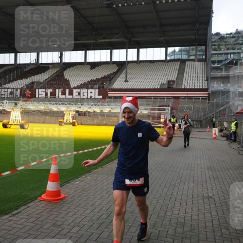 07.12.2025 - St. Pauli X-Mass-Run No. 15 Fabian Wolf http://msf.ph/oto/9398650 07.12.2025 10:52:23 Ziel 27, 499, 506, 654, 931, 1098, 4797, 4864, 4866, 4882 meine-sportfotos.de