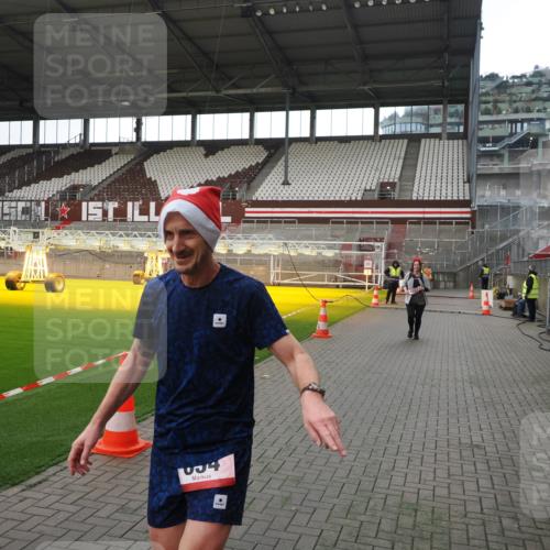 07.12.2025 - St. Pauli X-Mass-Run No. 15 Fabian Wolf http://msf.ph/oto/9398653 07.12.2025 10:52:24 Ziel 27, 499, 506, 654, 931, 1098, 4797, 4864, 4866, 4882 meine-sportfotos.de