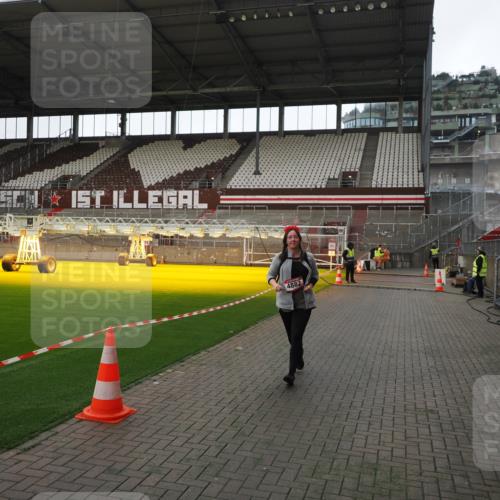 07.12.2025 - St. Pauli X-Mass-Run No. 15 Fabian Wolf http://msf.ph/oto/9398661 07.12.2025 10:52:27 Ziel 499, 506, 654, 931, 1098, 4797, 4864, 4866, 4882 meine-sportfotos.de