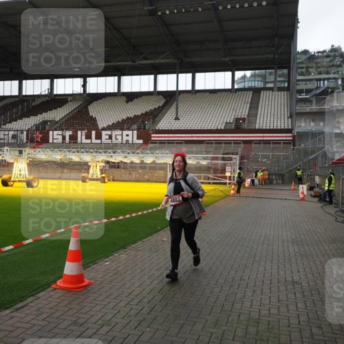 07.12.2025 - St. Pauli X-Mass-Run No. 15 Fabian Wolf http://msf.ph/oto/9398663 07.12.2025 10:52:27 Ziel 499, 506, 654, 931, 1098, 4797, 4864, 4866, 4882 meine-sportfotos.de
