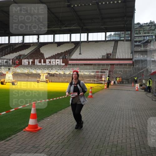 07.12.2025 - St. Pauli X-Mass-Run No. 15 Fabian Wolf http://msf.ph/oto/9398664 07.12.2025 10:52:28 Ziel 499, 506, 654, 931, 1098, 4797, 4864, 4866, 4882 meine-sportfotos.de