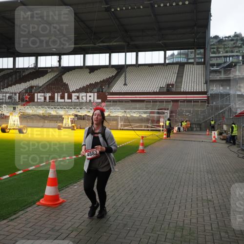 07.12.2025 - St. Pauli X-Mass-Run No. 15 Fabian Wolf http://msf.ph/oto/9398666 07.12.2025 10:52:28 Ziel 499, 506, 654, 931, 1098, 4797, 4864, 4866, 4882 meine-sportfotos.de