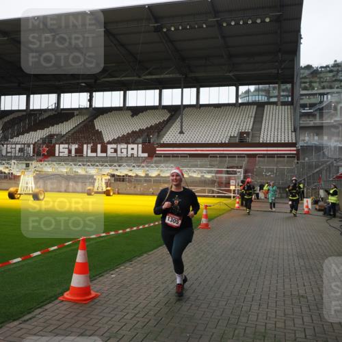 07.12.2025 - St. Pauli X-Mass-Run No. 15 Fabian Wolf http://msf.ph/oto/9398669 07.12.2025 10:52:45 Ziel 176, 262, 1305, 4859 meine-sportfotos.de