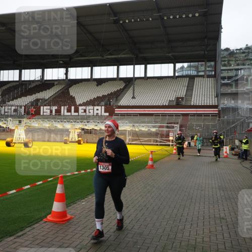 07.12.2025 - St. Pauli X-Mass-Run No. 15 Fabian Wolf http://msf.ph/oto/9398671 07.12.2025 10:52:45 Ziel 176, 262, 1305, 4859 meine-sportfotos.de