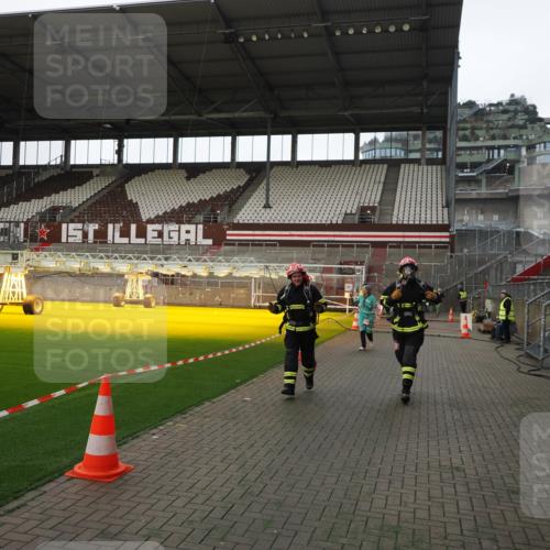 07.12.2025 - St. Pauli X-Mass-Run No. 15 Fabian Wolf http://msf.ph/oto/9398675 07.12.2025 10:52:48 Ziel 176, 262, 1305, 4859 meine-sportfotos.de