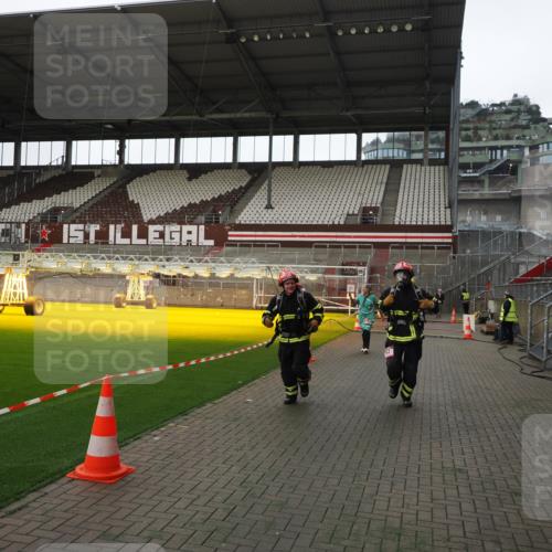 07.12.2025 - St. Pauli X-Mass-Run No. 15 Fabian Wolf http://msf.ph/oto/9398676 07.12.2025 10:52:49 Ziel 176, 262, 1305, 4859 meine-sportfotos.de