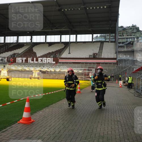 07.12.2025 - St. Pauli X-Mass-Run No. 15 Fabian Wolf http://msf.ph/oto/9398678 07.12.2025 10:52:49 Ziel 176, 262, 1305, 4859 meine-sportfotos.de