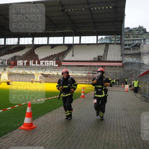 07.12.2025 - St. Pauli X-Mass-Run No. 15 Fabian Wolf http://msf.ph/oto/9398680 07.12.2025 10:52:49 Ziel 176, 262, 1305, 4859 meine-sportfotos.de