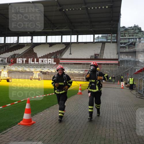 07.12.2025 - St. Pauli X-Mass-Run No. 15 Fabian Wolf http://msf.ph/oto/9398681 07.12.2025 10:52:50 Ziel 176, 262, 1305, 4859 meine-sportfotos.de