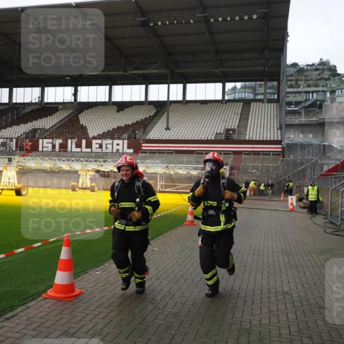 07.12.2025 - St. Pauli X-Mass-Run No. 15 Fabian Wolf http://msf.ph/oto/9398682 07.12.2025 10:52:50 Ziel 176, 262, 1305, 4859 meine-sportfotos.de