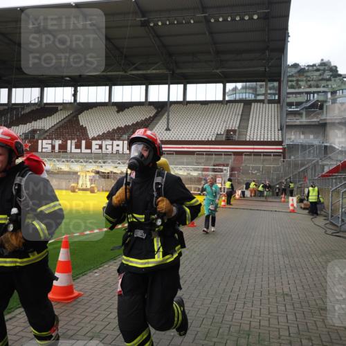 07.12.2025 - St. Pauli X-Mass-Run No. 15 Fabian Wolf http://msf.ph/oto/9398686 07.12.2025 10:52:51 Ziel 176, 262, 1305, 4859 meine-sportfotos.de