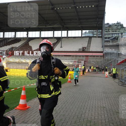 07.12.2025 - St. Pauli X-Mass-Run No. 15 Fabian Wolf http://msf.ph/oto/9398687 07.12.2025 10:52:51 Ziel 176, 262, 1305, 4859 meine-sportfotos.de
