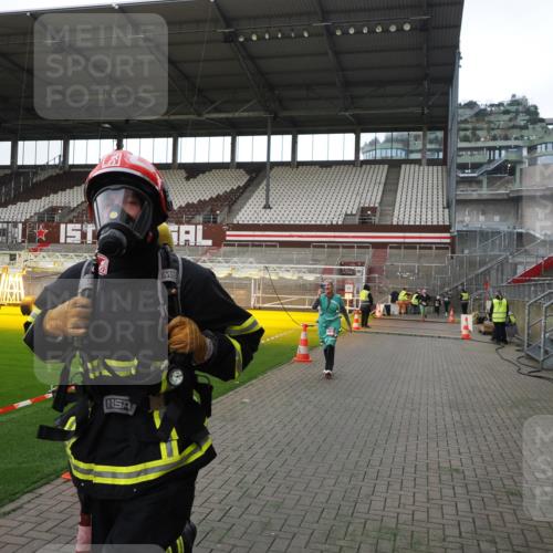 07.12.2025 - St. Pauli X-Mass-Run No. 15 Fabian Wolf http://msf.ph/oto/9398688 07.12.2025 10:52:51 Ziel 176, 262, 1305, 4859 meine-sportfotos.de