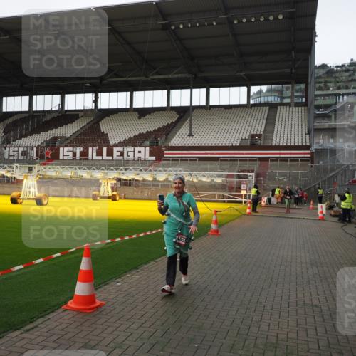 07.12.2025 - St. Pauli X-Mass-Run No. 15 Fabian Wolf http://msf.ph/oto/9398690 07.12.2025 10:52:54 Ziel 176, 262, 1305, 2673, 4859 meine-sportfotos.de