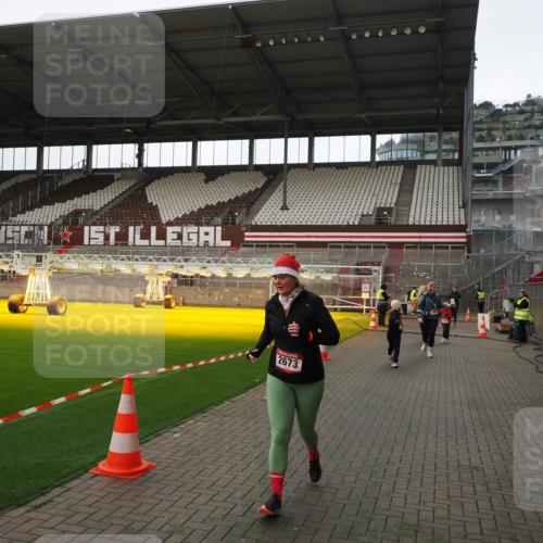 07.12.2025 - St. Pauli X-Mass-Run No. 15 Fabian Wolf http://msf.ph/oto/9398700 07.12.2025 10:53:02 Ziel 176, 262, 500, 504, 507, 510, 2673, 4859 meine-sportfotos.de