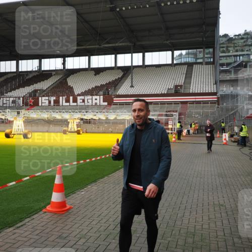 07.12.2025 - St. Pauli X-Mass-Run No. 15 Fabian Wolf http://msf.ph/oto/9398720 07.12.2025 10:53:17 Ziel 500, 510, 1684, 3128 meine-sportfotos.de