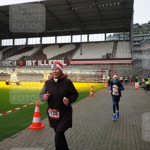 07.12.2025 - St. Pauli X-Mass-Run No. 15 Fabian Wolf http://msf.ph/oto/9398727 07.12.2025 10:53:24 Ziel 546, 3128 meine-sportfotos.de