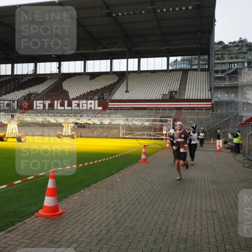 07.12.2025 - St. Pauli X-Mass-Run No. 15 Fabian Wolf http://msf.ph/oto/9398732 07.12.2025 10:53:30 Ziel 106, 546, 1679, 1680, 1681, 1682, 1683, 3128 meine-sportfotos.de