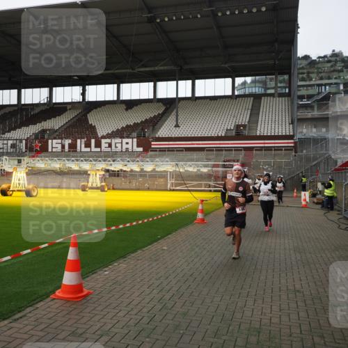07.12.2025 - St. Pauli X-Mass-Run No. 15 Fabian Wolf http://msf.ph/oto/9398734 07.12.2025 10:53:31 Ziel 106, 546, 1679, 1680, 1681, 1682, 1683, 3128 meine-sportfotos.de
