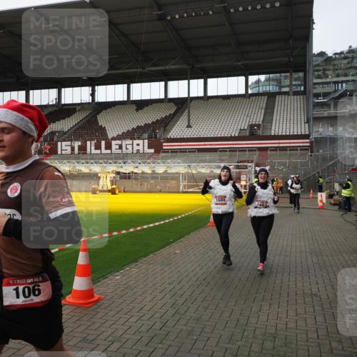 07.12.2025 - St. Pauli X-Mass-Run No. 15 Fabian Wolf http://msf.ph/oto/9398742 07.12.2025 10:53:32 Ziel 106, 546, 1679, 1680, 1681, 1682, 1683 meine-sportfotos.de