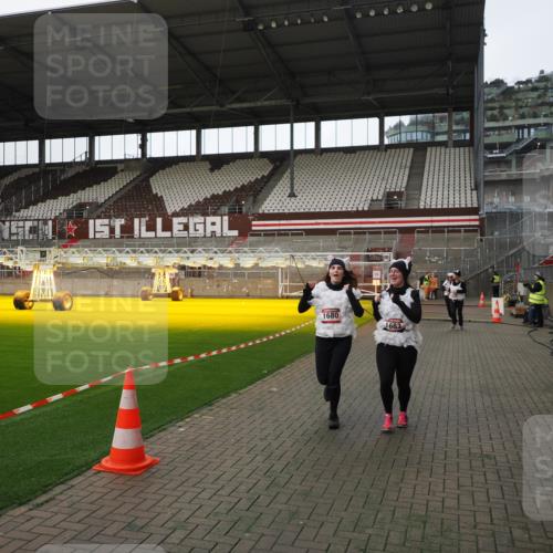 07.12.2025 - St. Pauli X-Mass-Run No. 15 Fabian Wolf http://msf.ph/oto/9398743 07.12.2025 10:53:32 Ziel 106, 546, 1679, 1680, 1681, 1682, 1683 meine-sportfotos.de