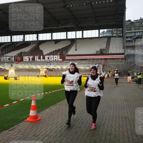 07.12.2025 - St. Pauli X-Mass-Run No. 15 Fabian Wolf http://msf.ph/oto/9398746 07.12.2025 10:53:33 Ziel 106, 546, 1679, 1680, 1681, 1682, 1683 meine-sportfotos.de