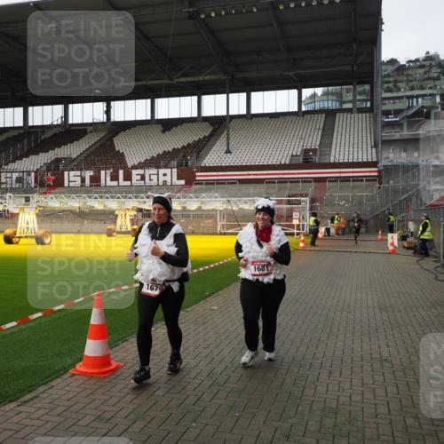 07.12.2025 - St. Pauli X-Mass-Run No. 15 Fabian Wolf http://msf.ph/oto/9398756 07.12.2025 10:53:40 Ziel 106, 1478, 1679, 1680, 1681, 1682, 1683 meine-sportfotos.de