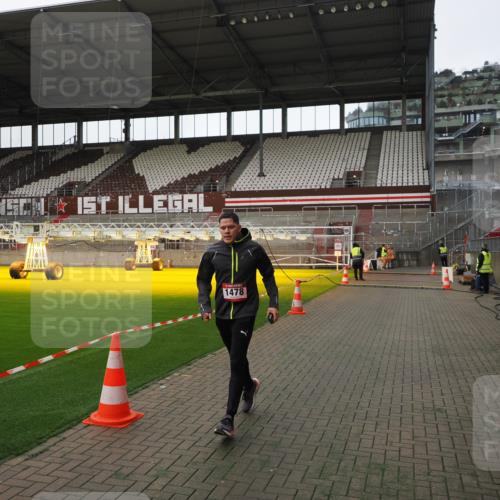 07.12.2025 - St. Pauli X-Mass-Run No. 15 Fabian Wolf http://msf.ph/oto/9398769 07.12.2025 10:53:46 Ziel 1478, 1679, 1681, 1682 meine-sportfotos.de