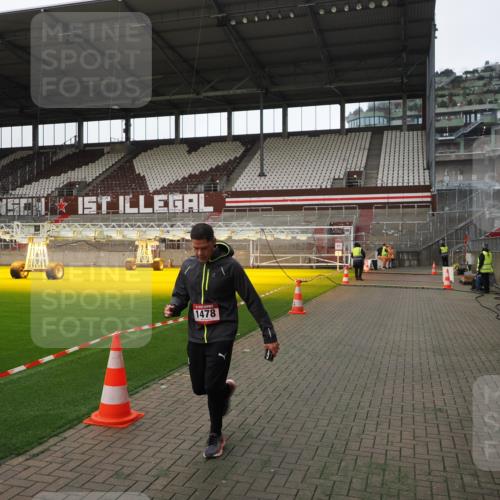 07.12.2025 - St. Pauli X-Mass-Run No. 15 Fabian Wolf http://msf.ph/oto/9398770 07.12.2025 10:53:46 Ziel 1478, 1679, 1681, 1682 meine-sportfotos.de