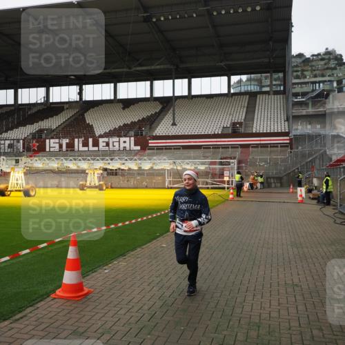 07.12.2025 - St. Pauli X-Mass-Run No. 15 Fabian Wolf http://msf.ph/oto/9398780 07.12.2025 10:54:00 Ziel 1478, 4814 meine-sportfotos.de