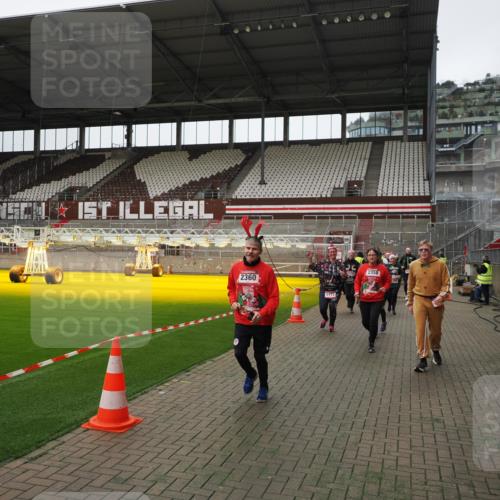 07.12.2025 - St. Pauli X-Mass-Run No. 15 Fabian Wolf http://msf.ph/oto/9398795 07.12.2025 10:54:34 Ziel 656, 1177, 1489, 2286, 2328, 2358, 2360, 2832, 3391, 3437 meine-sportfotos.de