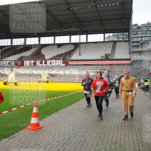 07.12.2025 - St. Pauli X-Mass-Run No. 15 Fabian Wolf http://msf.ph/oto/9398797 07.12.2025 10:54:35 Ziel 656, 1177, 1489, 2286, 2328, 2358, 2360, 2832, 3391, 3437 meine-sportfotos.de