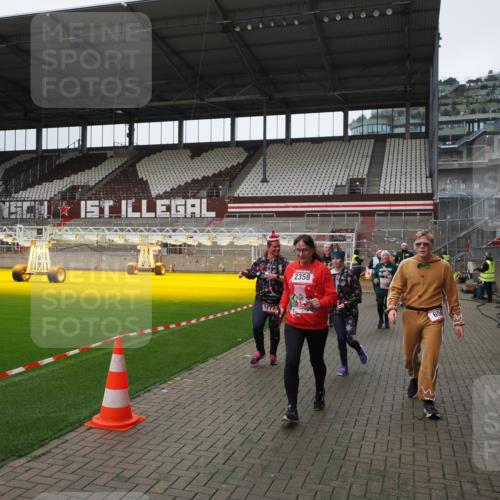 07.12.2025 - St. Pauli X-Mass-Run No. 15 Fabian Wolf http://msf.ph/oto/9398799 07.12.2025 10:54:36 Ziel 656, 692, 1177, 1489, 2286, 2328, 2358, 2360, 2832, 3391, 3437 meine-sportfotos.de
