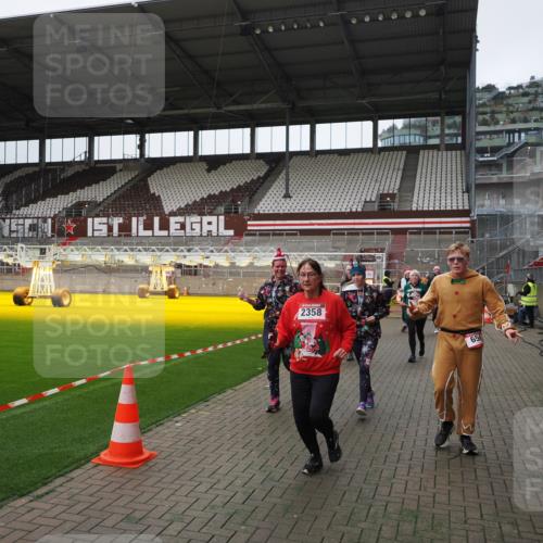 07.12.2025 - St. Pauli X-Mass-Run No. 15 Fabian Wolf http://msf.ph/oto/9398800 07.12.2025 10:54:36 Ziel 656, 692, 1177, 1489, 2286, 2328, 2358, 2360, 2832, 3391, 3437 meine-sportfotos.de