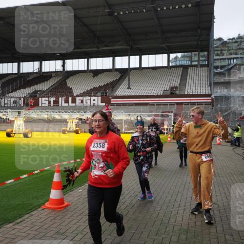 07.12.2025 - St. Pauli X-Mass-Run No. 15 Fabian Wolf http://msf.ph/oto/9398803 07.12.2025 10:54:37 Ziel 656, 692, 1177, 1489, 2286, 2328, 2358, 2360, 2832, 3391, 3437 meine-sportfotos.de