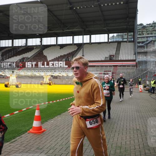07.12.2025 - St. Pauli X-Mass-Run No. 15 Fabian Wolf http://msf.ph/oto/9398811 07.12.2025 10:54:38 Ziel 656, 692, 1177, 1489, 2286, 2328, 2358, 2360, 2832, 3391, 3437 meine-sportfotos.de