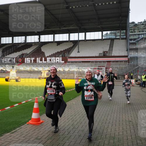 07.12.2025 - St. Pauli X-Mass-Run No. 15 Fabian Wolf http://msf.ph/oto/9398817 07.12.2025 10:54:39 Ziel 656, 692, 1177, 2286, 2328, 2358, 2360, 2832, 3391, 3437 meine-sportfotos.de