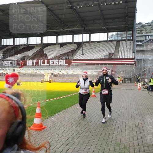 07.12.2025 - St. Pauli X-Mass-Run No. 15 Fabian Wolf http://msf.ph/oto/9398826 07.12.2025 10:54:41 Ziel 656, 692, 1177, 2286, 2328, 2358, 2360, 2832, 3391, 3437 meine-sportfotos.de