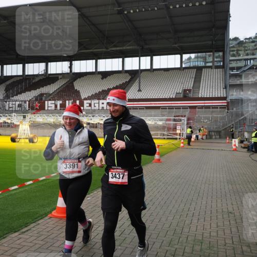 07.12.2025 - St. Pauli X-Mass-Run No. 15 Fabian Wolf http://msf.ph/oto/9398833 07.12.2025 10:54:43 Ziel 656, 692, 1177, 2286, 2328, 2358, 2360, 2832, 3391, 3437 meine-sportfotos.de