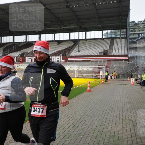 07.12.2025 - St. Pauli X-Mass-Run No. 15 Fabian Wolf http://msf.ph/oto/9398835 07.12.2025 10:54:43 Ziel 656, 692, 1177, 2286, 2328, 2358, 2360, 2832, 3391, 3437 meine-sportfotos.de